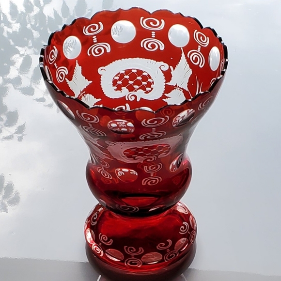 Vntg 8 1/4" Bohemian Handcut❣️Ruby Cut to Clear Castle Grouse Vase by Eg… - Picture 3 of 8